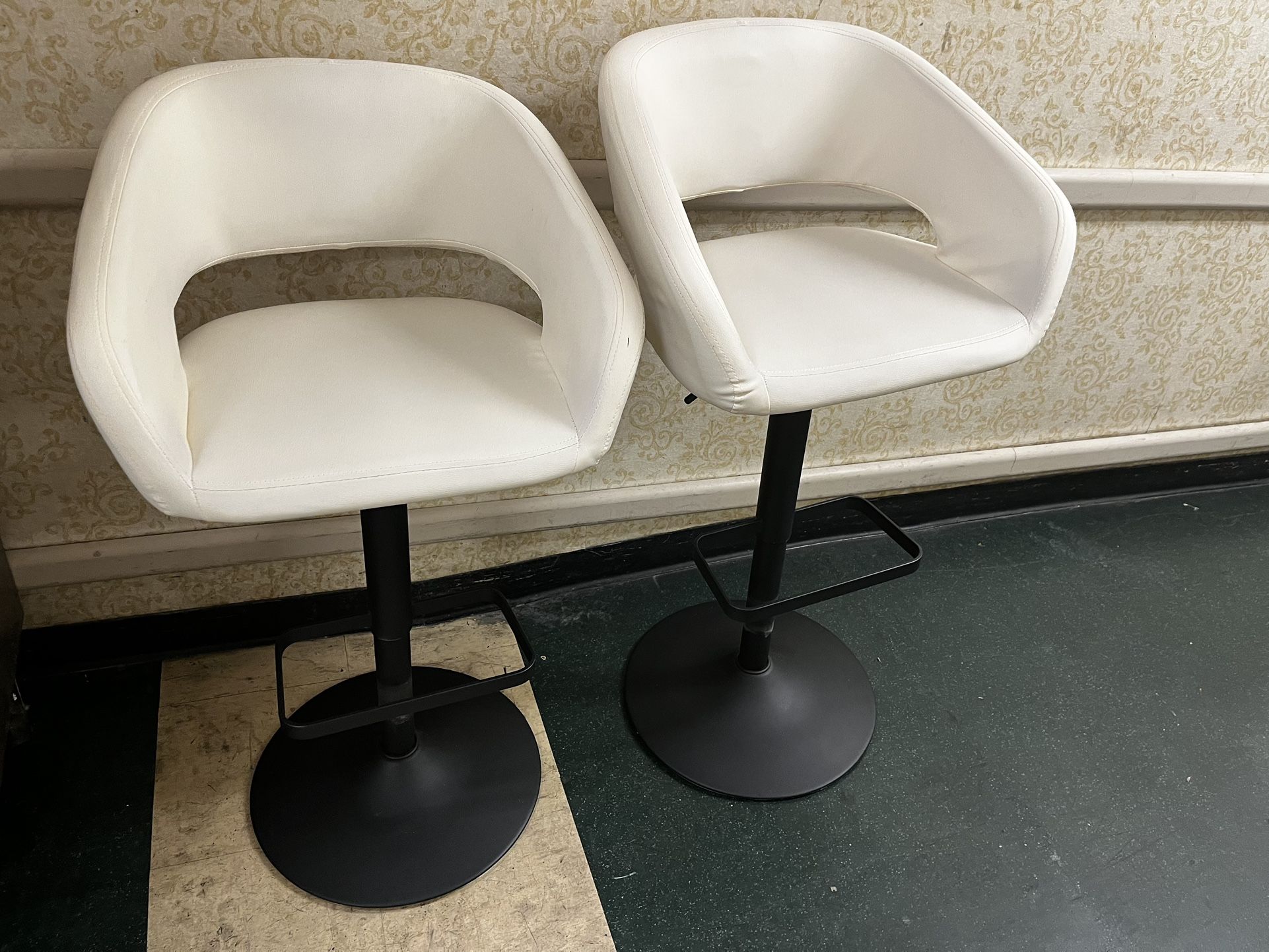 2 Bar Stools