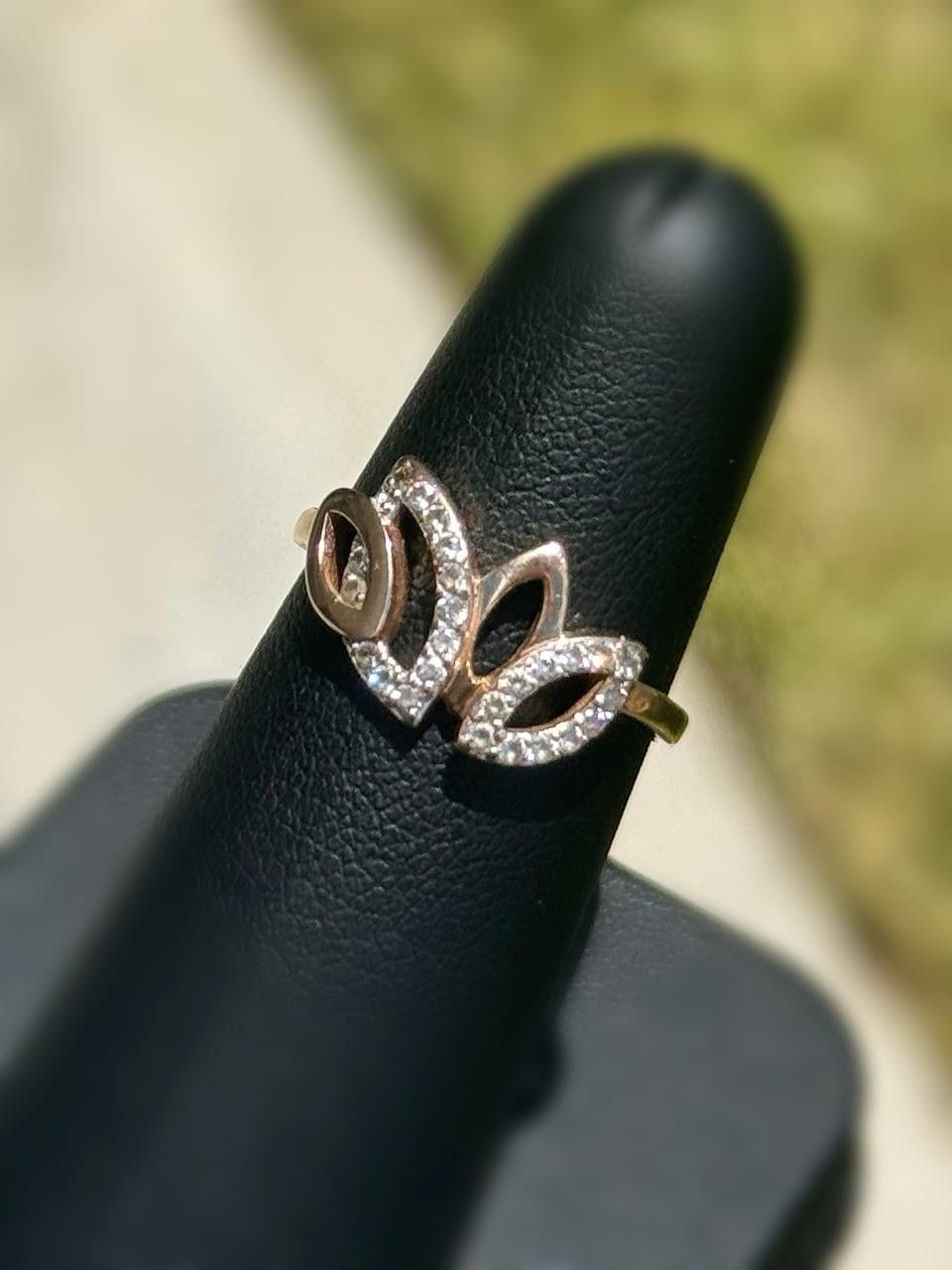 Vintage Jewelry 14k solid rose red gold white cz stones 0.30CTW flower ring size 6.75