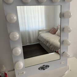 Vanity Girl Hollywood 