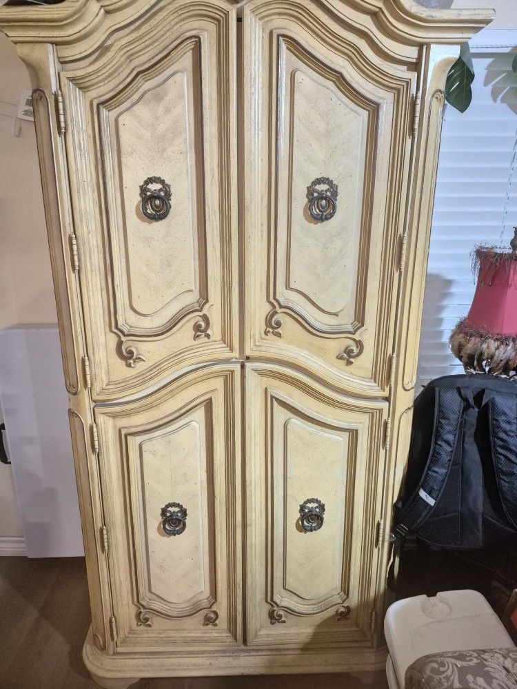 VENDO   MUEBLE  VINTAGE    $50 DOLLAR