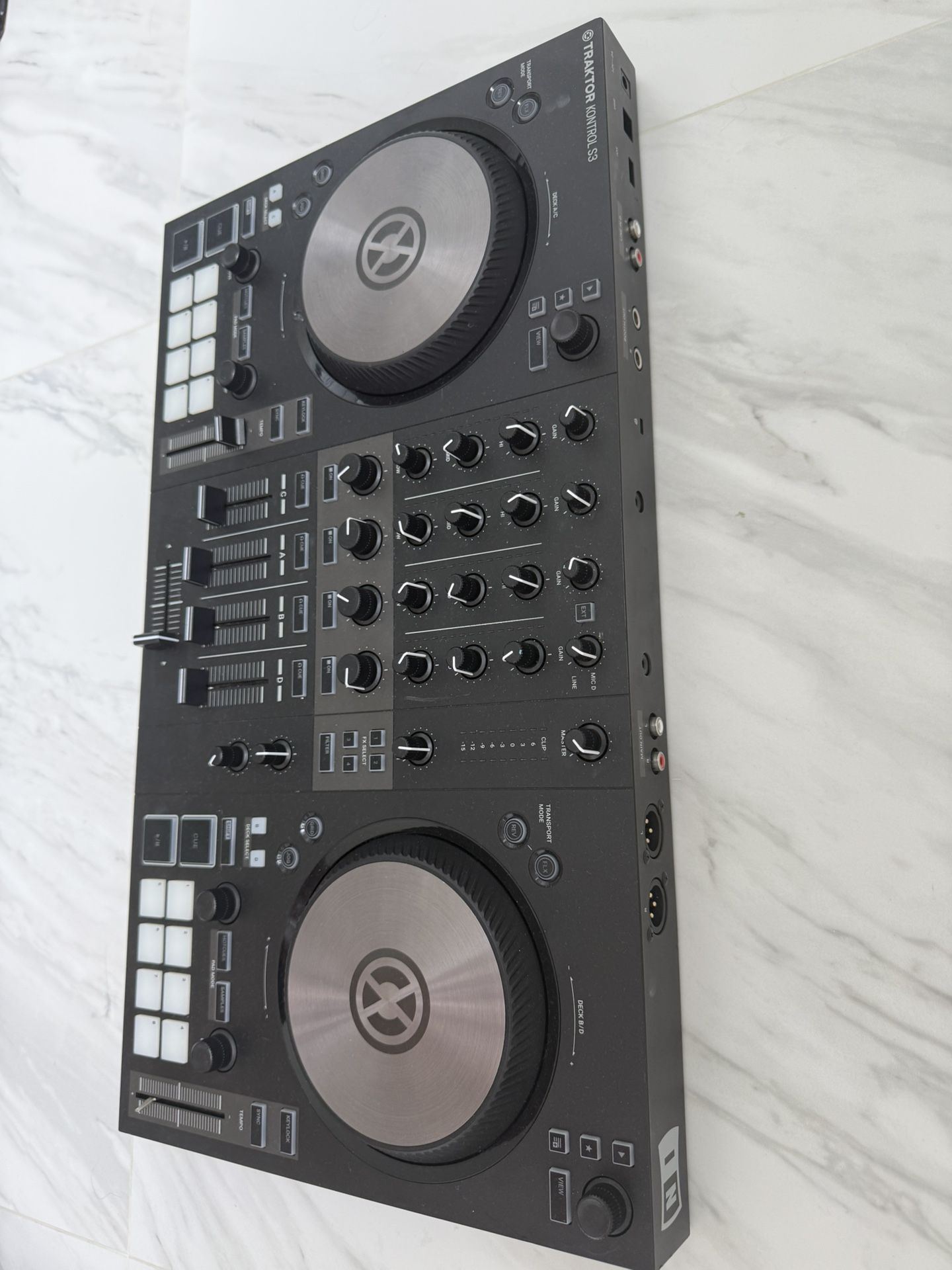 Traktor Kontrol S3 4 channel DJ Controller