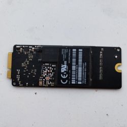 APPLE 256GB SSD MACBOOK PRO