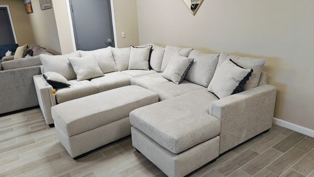 New Sectional With Reverse Chaise And Storage Ottoman, 🚚 We Can Deliver 🚚