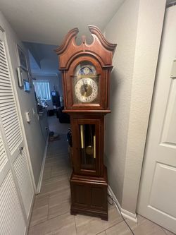 Vintage Grandfather Clock – Wooden Case & Moon Phase