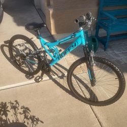 Ladies 24 Inch Huffy Trail Runner Mountain Bike 24 Speed