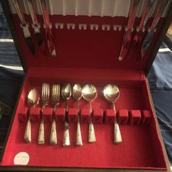 32 Piece Vintage Silver Plated Silverware Set 
