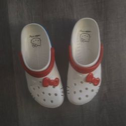hello kitty crocs