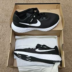 Nike Revolution 6 Flyease Shoes