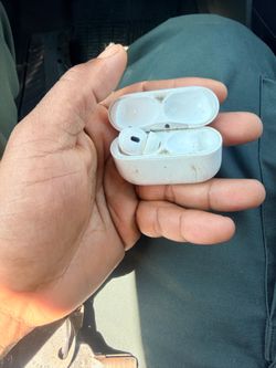 Apple AirPod pro 2 missing right bud