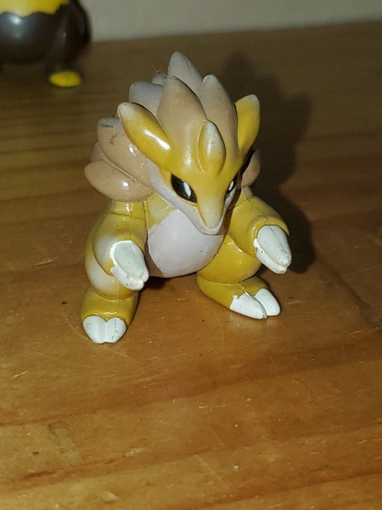 Pokemon 1999 Sandslash 2" Figure By TOMY Toys! Excellent Condition!