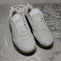 White Nike Shoes For Kids SIZE (4.5) — Used Like New 