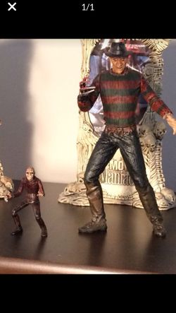 Freddy Krueger Movie Maniac Figure