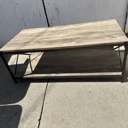 Coffee table with 2 side tables