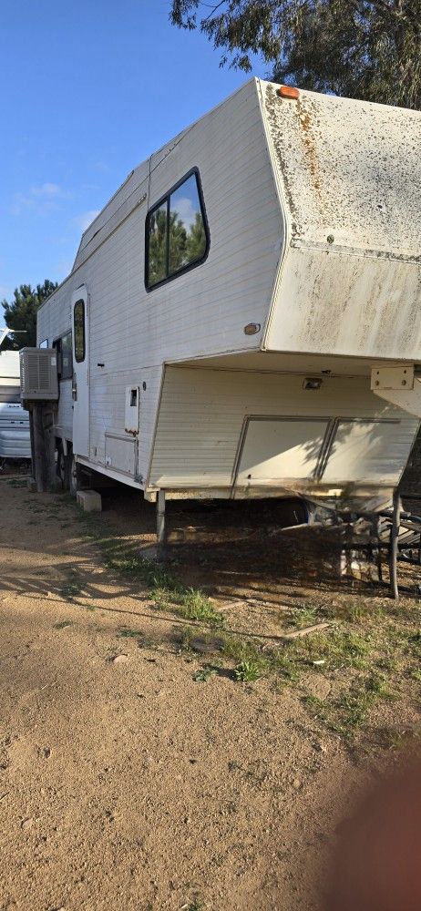 ***AS IS*** 5th WHEEL MOTORHOME