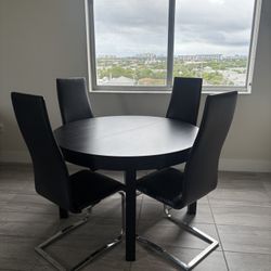 Extendable Dining Table & Chairs
