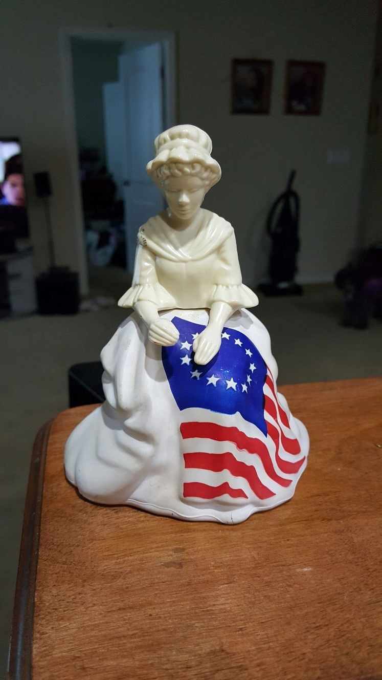 Vintage 1976 Betsy Ross Figurine Sonnet Cologne