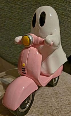 Viral Pink-O-Ween Ceramic Ghost Riding Scooter Figurine – Pastel Summerween NWT