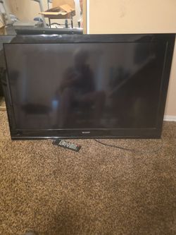 40" Sharp TV w remote
