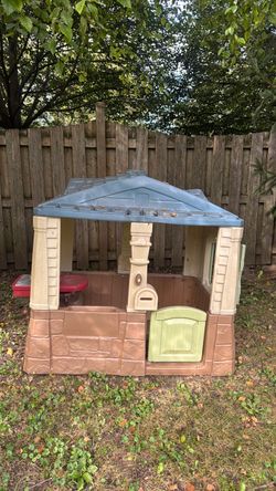 Kids Plastic Outdoor Playhouse