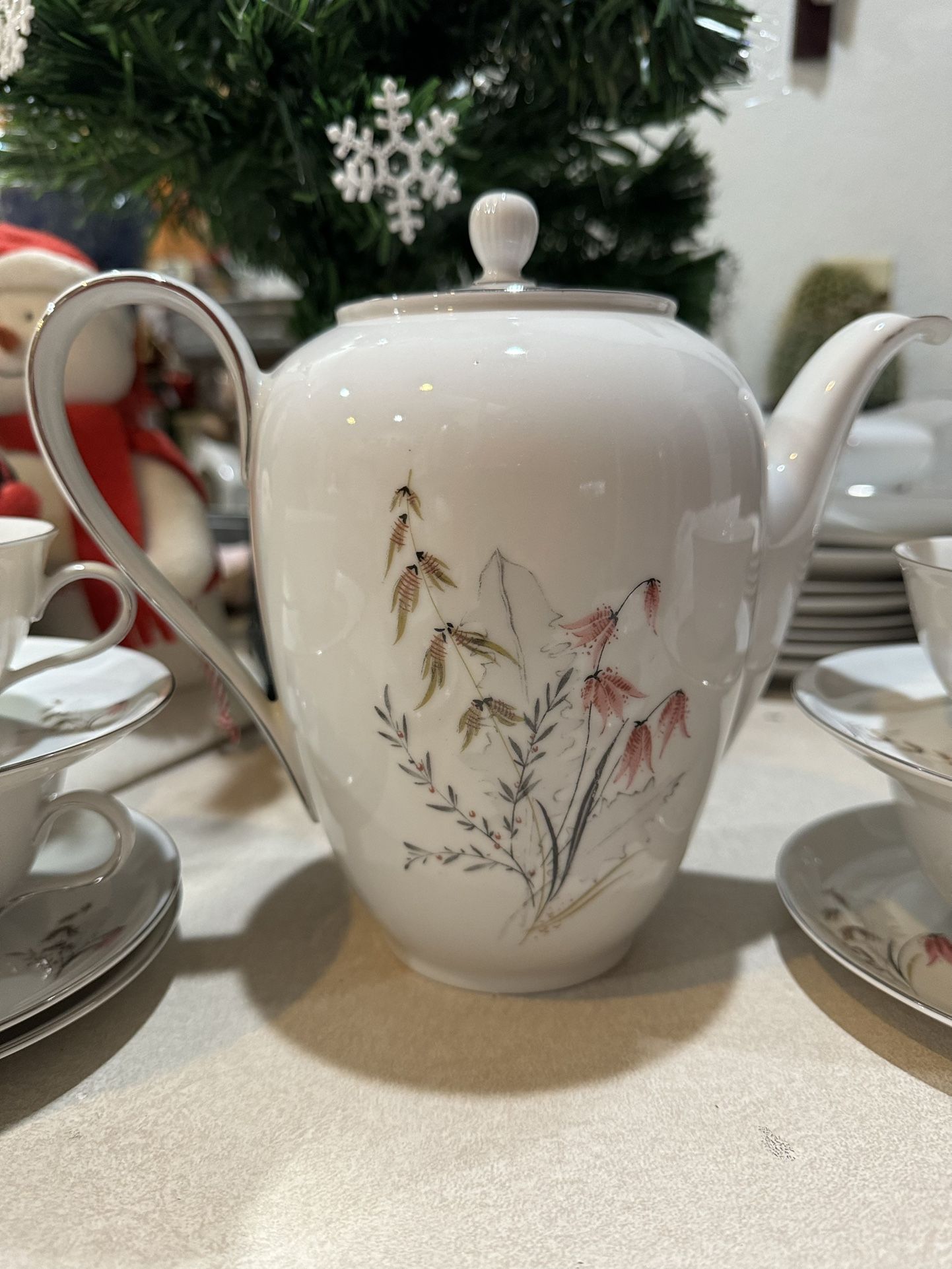 Vintage ROYAL DUCHESS FINE CHINA BAVARIA, GERMANY COFFEE/TEA POT MOUNTAIN BELL ANTIQUE