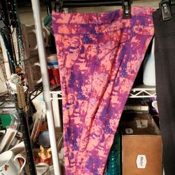 Ladies Tek Gear Capris. Size Lg