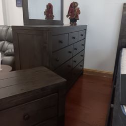 *Holiday Flash Sale!!!*---Stunning Peter Queen/King Bedroom Sets---From $599!!!---12/15-12/16 Only😎