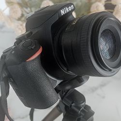Nikon D5600 and 3 Lenses