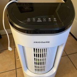 Frigidaire Evaporated Cooler And Tower Fan 