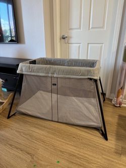 BabyBjörn Travel Crib Light