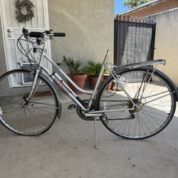 Vintage Schwinn Women’s Bike ( World Tourist)