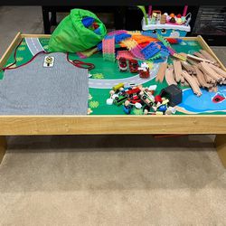 Kidcraft Train Table With Lots Of Accessories