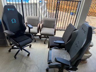 WHOLE LOT OF 5 CHAIRS FREE