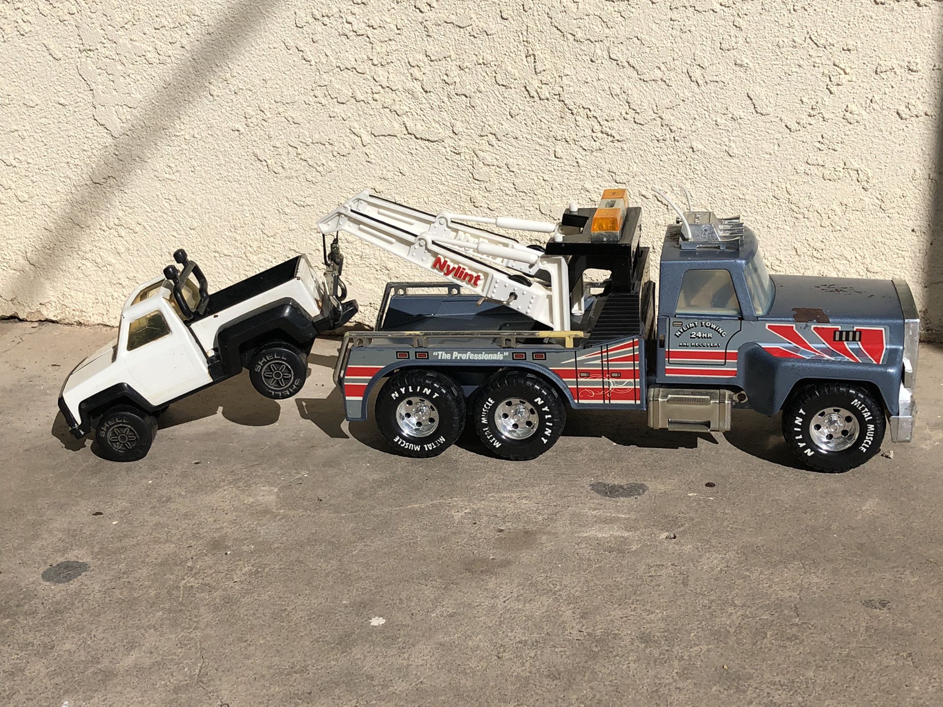 Nylint Tow Truck With Tonka Pick Up