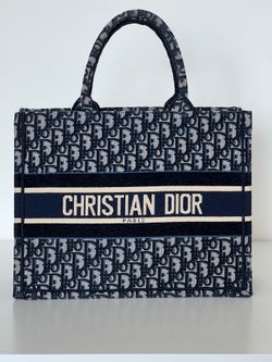 Dior beach bag logo