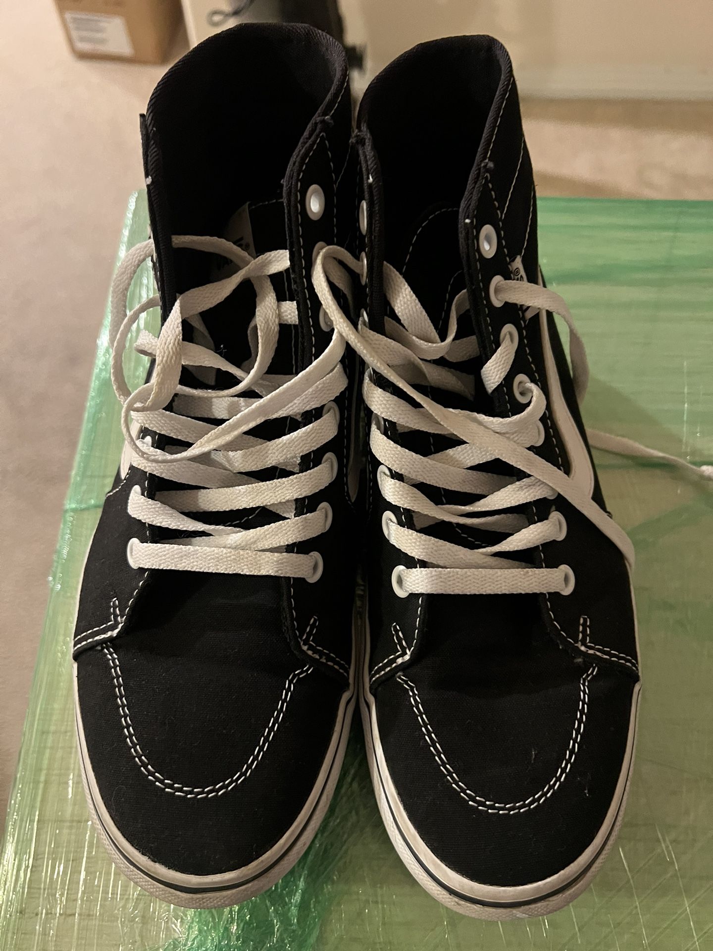 VANS WOMANS SK8 HI DOUBLE SOLE WOMANS SIZE 9.5