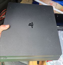 Ps4 only used a hand full of times 2 dvd blue ray players 1 electric hot plate brand new