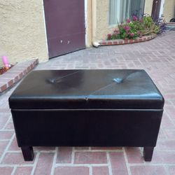 STORAGE BENCH & OTTOMAN 