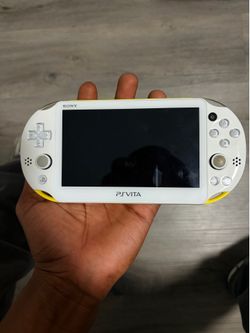 PS Vita 2000