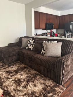 le: Luxury Brown Faux Fur Sofa – Like New | Moving Sale