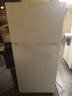 Brand New Apt Size Fridge Works Great