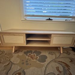 Natural 55.12 in. Rattan TV cabinet, double sliding doors for storage, adjustable shelf, solid wood legs