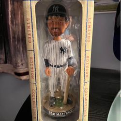 Don Mattingly Legends Of The Diamond New York Yankees 9.5” Forever Bobblehead 
