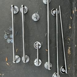 Assorted Bath Accessories 