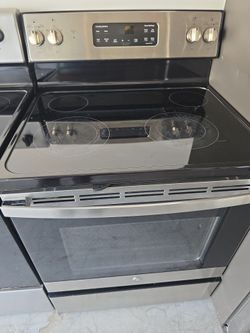 GE  STAINLESS STEEL STOVE OVEN