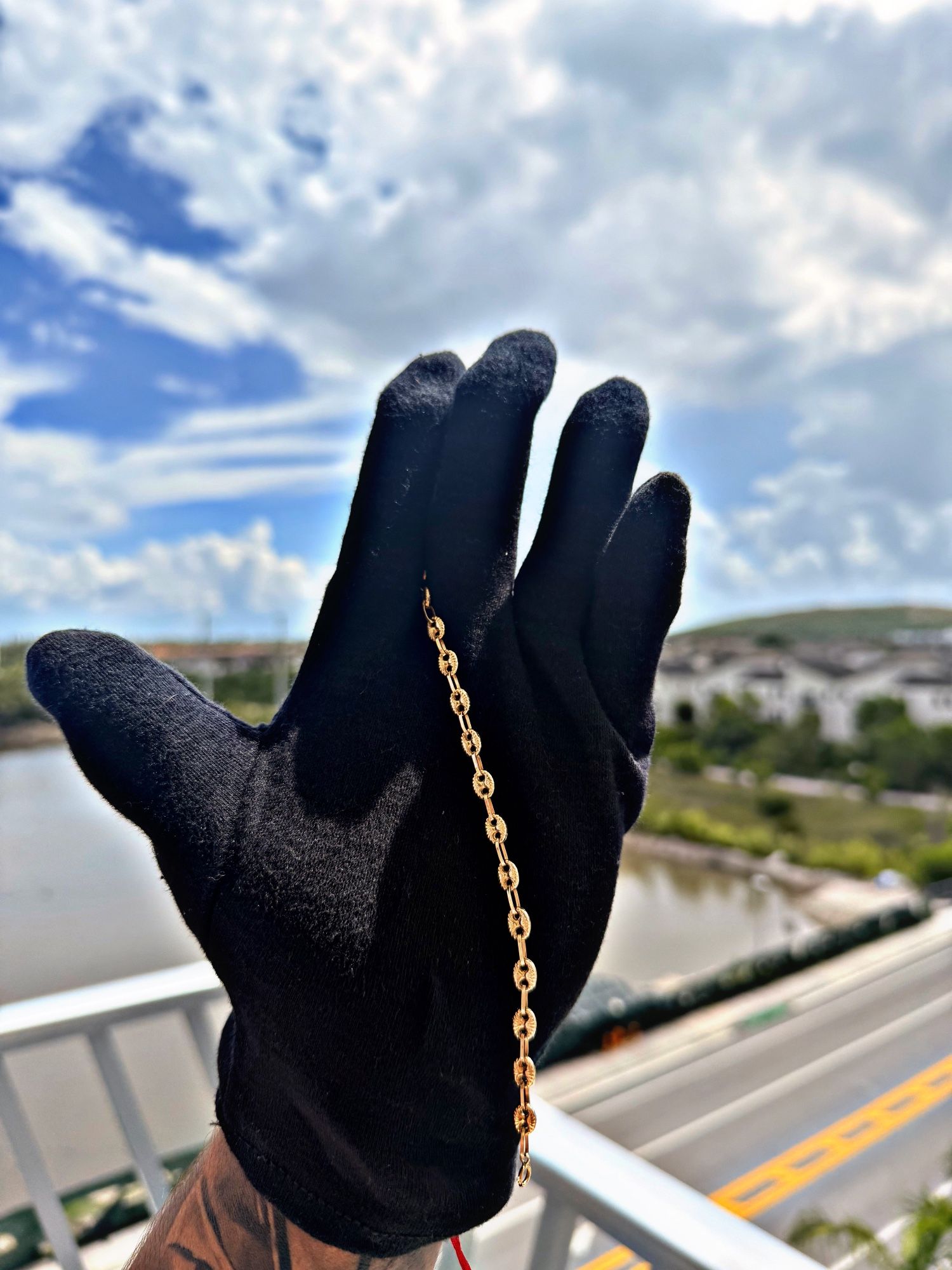 Brazalete 18K Colombiano tipo gucci adiamantada
