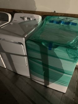 Hot Point Washer And Dryer Set Brand New Washer, Like New Dryer