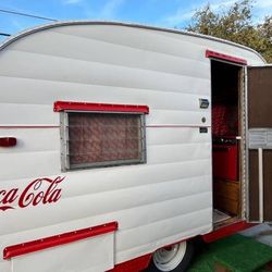 1966 SHASTA CAMPING TRAVEL TRAILER 12-FOOT LONG