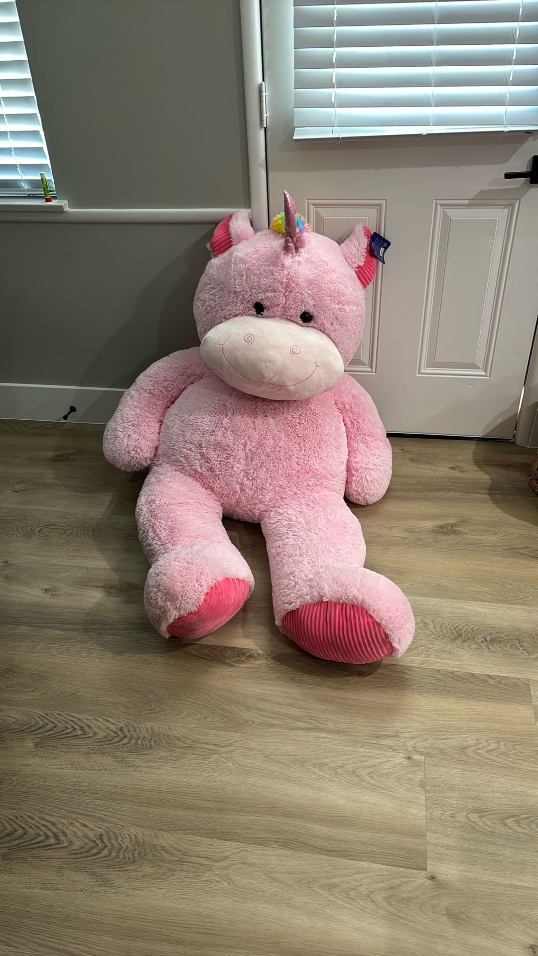 GiANT STUFFED ANiMAL
