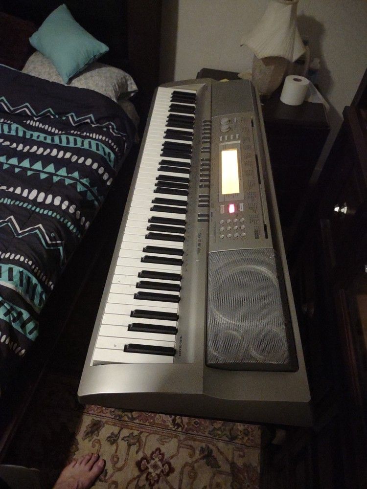 Casio WK 200 Electronic Keyboard