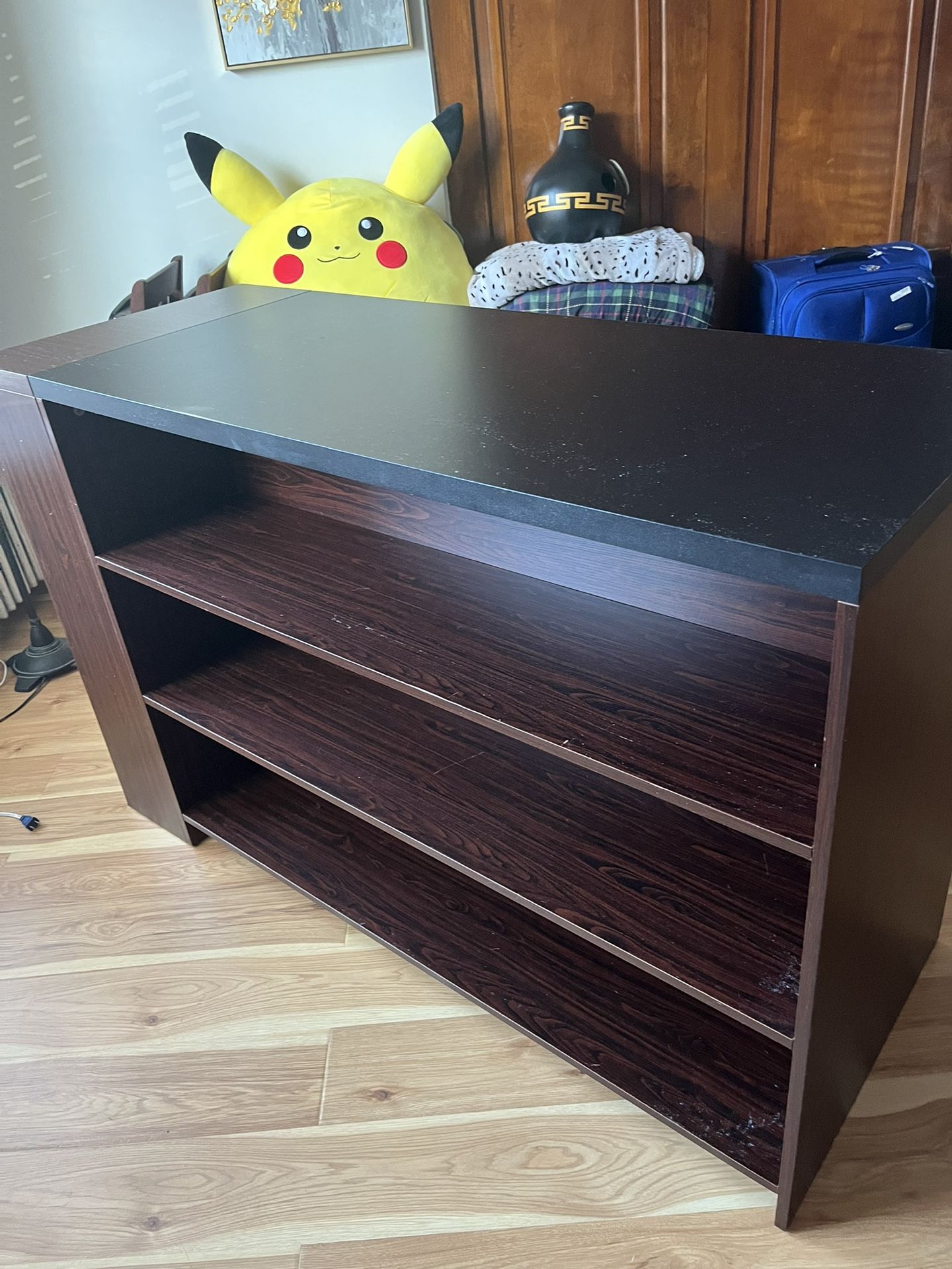 Countertop Table, Lots of storage